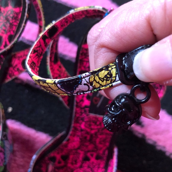 Skulls and flowers shoes size 8 heels by JF - Picture 5 of 7